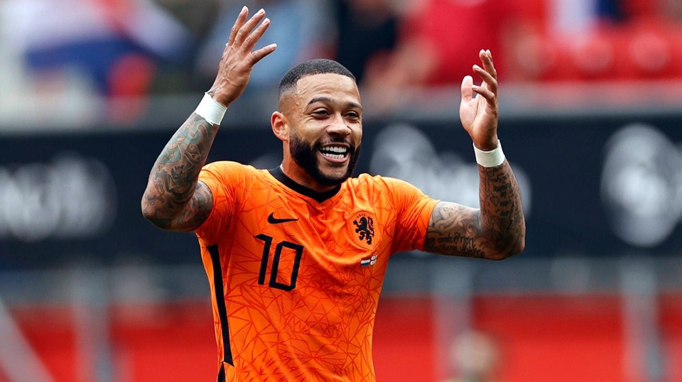 Memphis Depay currently leads the way for goals.