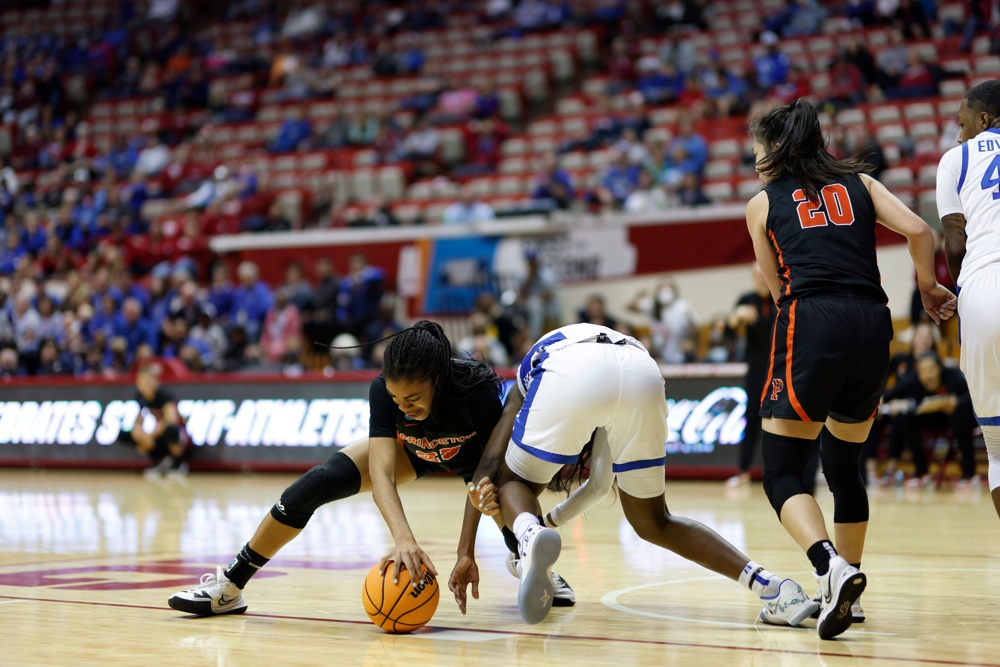 Bloomington, United States. 19th Mar, 2022. Princeton Tigers guard Julia Cunningham (24) scrambles against Kentucky Wildcats guard Rhyne Howard (10) during round 1 of the NCAA 2022 Division 1 Women's Basketball Championship, at Simon Skjodt Assembly Hall in Bloomington. Princeton beat Kentucky 69-62. Credit: SOPA Images Limited/Alamy Live News - Image ID: 2J0MC7P