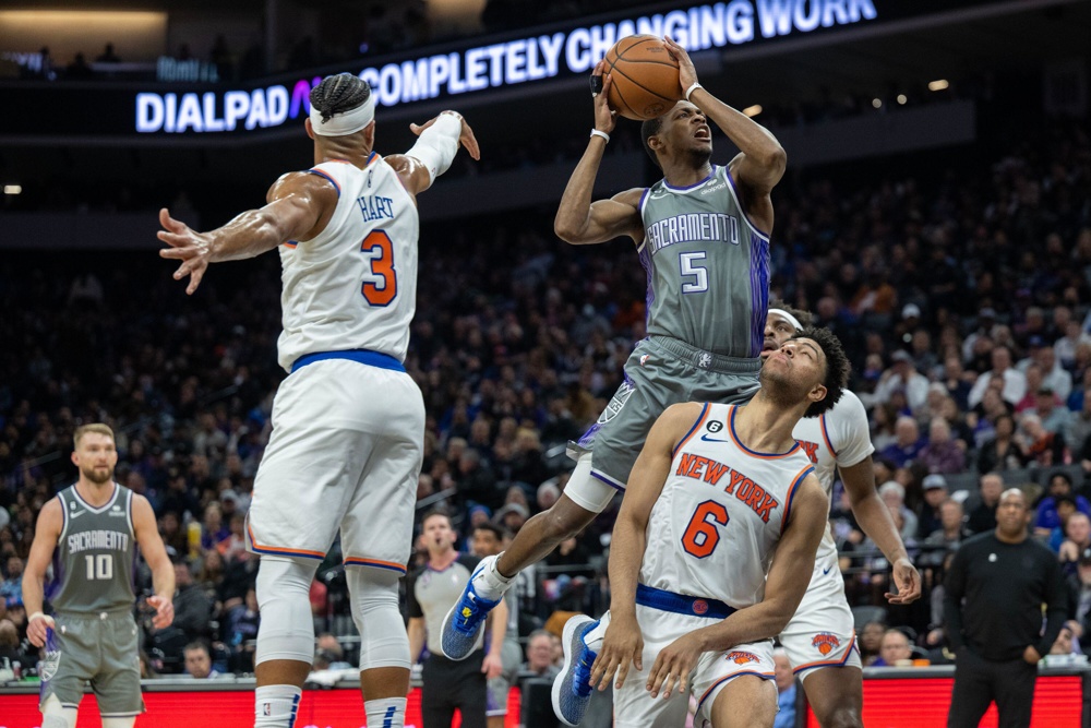 Sacramento, CA, USA. 9th Mar, 2023. Sacramento Kings guard De'Aaron Fox (5) drives over New York Knicks guard Quentin Grimes (6) for a basket in the second quarter during a game at Golden 1 Center in Sacramento, Thursday, March 9, 2023. (Credit Image: © Paul Kitagaki Jr./ZUMA Press Wire) EDITORIAL USAGE ONLY! Not for Commercial USAGE! - Image ID: 2P90AF7