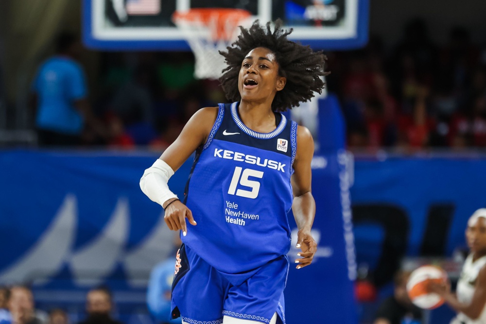Chicago, USA. 12th July, 2023. Chicago, USA, July 12, 2023: Tiffany Hayes (15 Connecticut Sun) reacts to a play during the game between the Chicago Sky and Connecticut Sun on Wednesday July 12, 2023 at Wintrust Arena, Chicago, USA. (NO COMMERCIAL USAGE) (Shaina Benhiyoun/SPP) Credit: SPP Sport Press Photo. /Alamy Live News - Image ID: 2RC5C5F