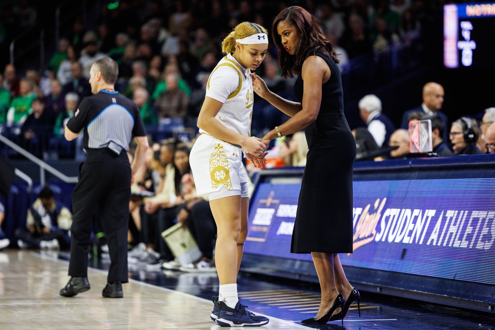 South Bend, Indiana, USA. 17th Dec, 2023. Notre Dame head coach Niele Ivey and Notre Dame guard Hannah Hidalgo (3) discuss strategy during NCAA Women's Basketball game action between the Purdue Boilermakers and the Notre Dame Fighting Irish at Purcell Pavilion at the Joyce Center in South Bend, Indiana. Notre Dame defeated Purdue 76-39. John Mersits/CSM/Alamy Live News - Image ID: 2TDB96E