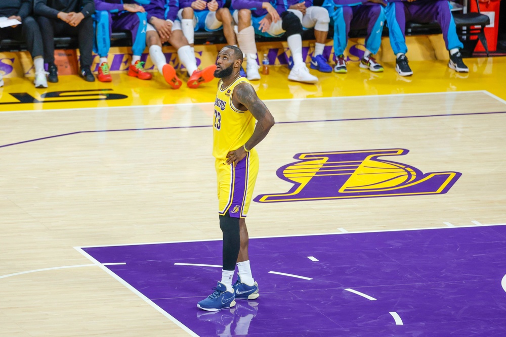 Los Angeles, California, USA. 28th Dec, 2023. Los Angeles Lakers' LeBron James #23 looks on the scoreboard during an NBA basketball game against the Charlotte Hornets at Crypto.com Arena in Los Angeles. Final score; Lakers 133:112 Hornets (Credit Image: © Ringo Chiu/SOPA Images via ZUMA Press Wire) EDITORIAL USAGE ONLY! Not for Commercial USAGE! - Image ID: 2W9N7W9