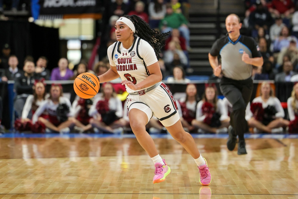 Albany, New York, USA. 31st Mar, 2024. South Carolina guard TE-HINA PAOPAO pushes the ball up-court during the 2024 NCAA Women's Basketball Tournament Albany 1 Regional Final at MVP Arena in Albany, N.Y. (Credit Image: © Scott Rausenberger/ZUMA Press Wire) EDITORIAL USAGE ONLY! Not for Commercial USAGE! - Image ID: 2WXJRHY