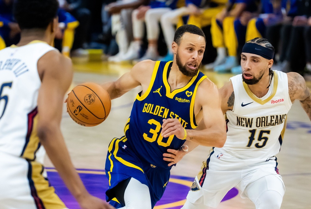 San Francisco, USA. 12th Apr, 2024. Stephen Curry (2nd R) of Golden State Warriors breaks through during the NBA regular season game between Golden State Warriors and New Orleans Pelicans in San Francisco, the United States, April 12, 2024. Credit: Dong Xudong/Xinhua/Alamy Live News - Image ID: 2X0N1WJ