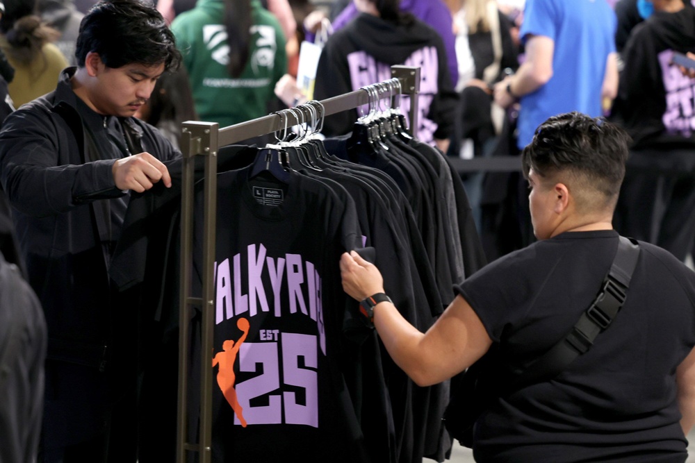 San Francisco, USA. 18th May, 2024. Fans check Golden State Valkyries merchandise during the team's block party at Thrive City in San Francisco on Saturday, May 18, 2024. (Photo by Ray Chavez/Bay Area News Group/TNS/Sipa USA) Credit: Sipa USA/Alamy Live News - Image ID: 2X8040Y