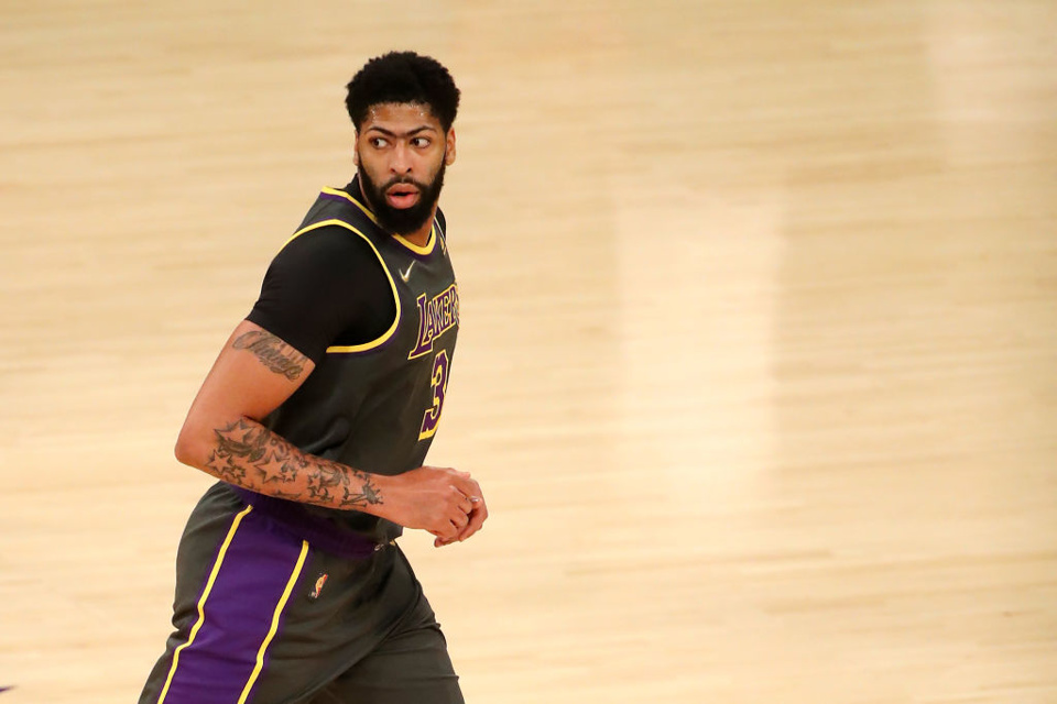Can Anthony Davis have a big night as the Lakers take on the Suns in Game 3?