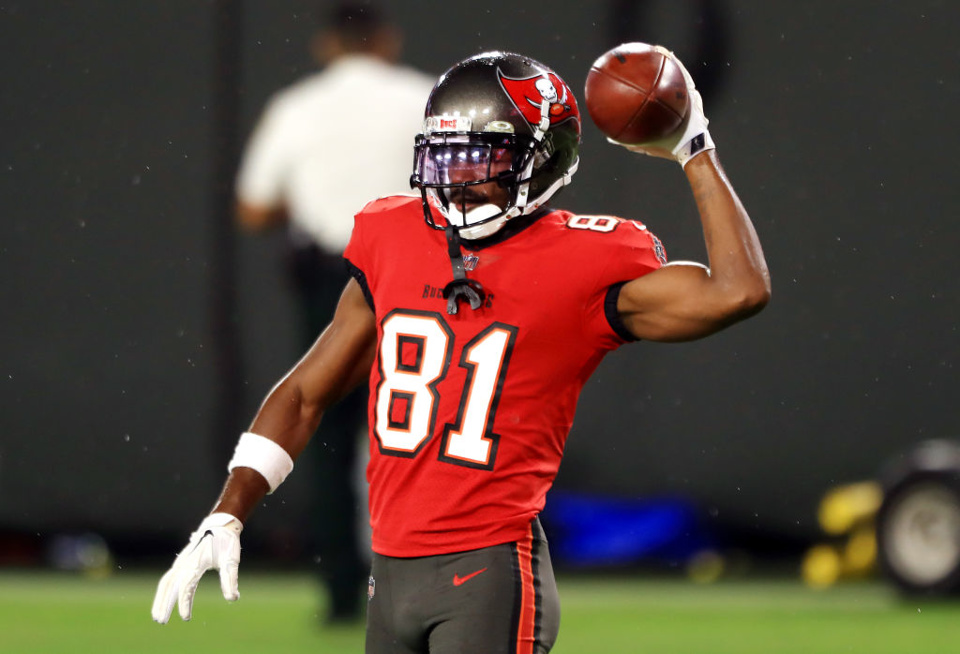 Does it make sense for Tampa Bay to bring back Antonio Brown?