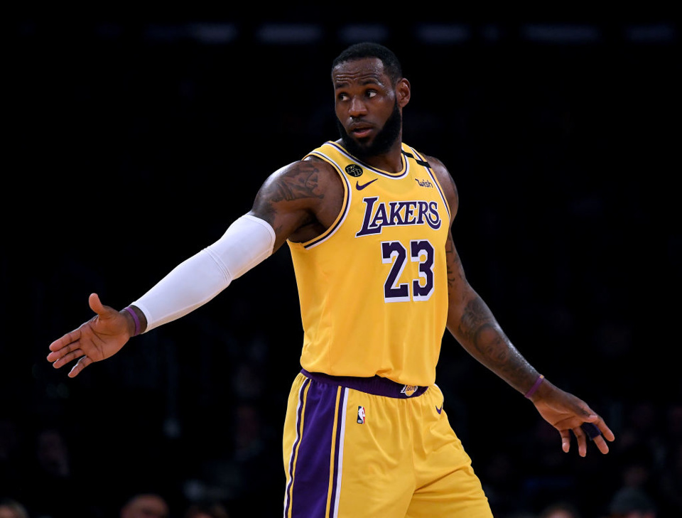 The Lakers may ease LeBron James back into the game tonight as they face the Knicks
