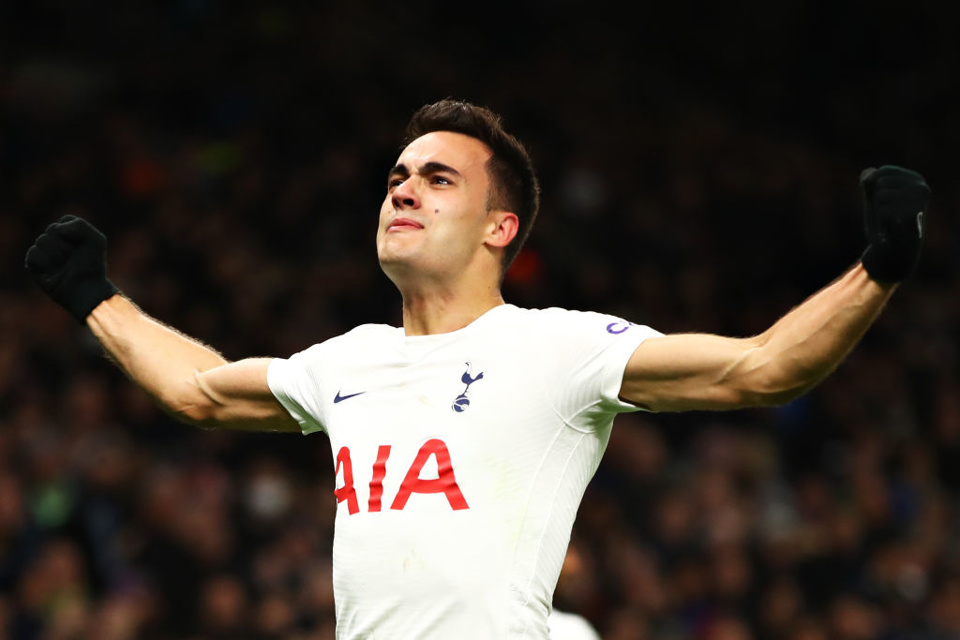 Spurs' shirt sponsor AIA is big. Seriously big.